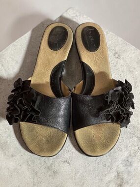Born Concepts b.o.c. Flower Leather Wedge Open Toe Slip On Sandals
